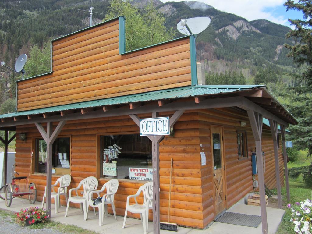 Mount Robson Lodge Екстер'єр фото