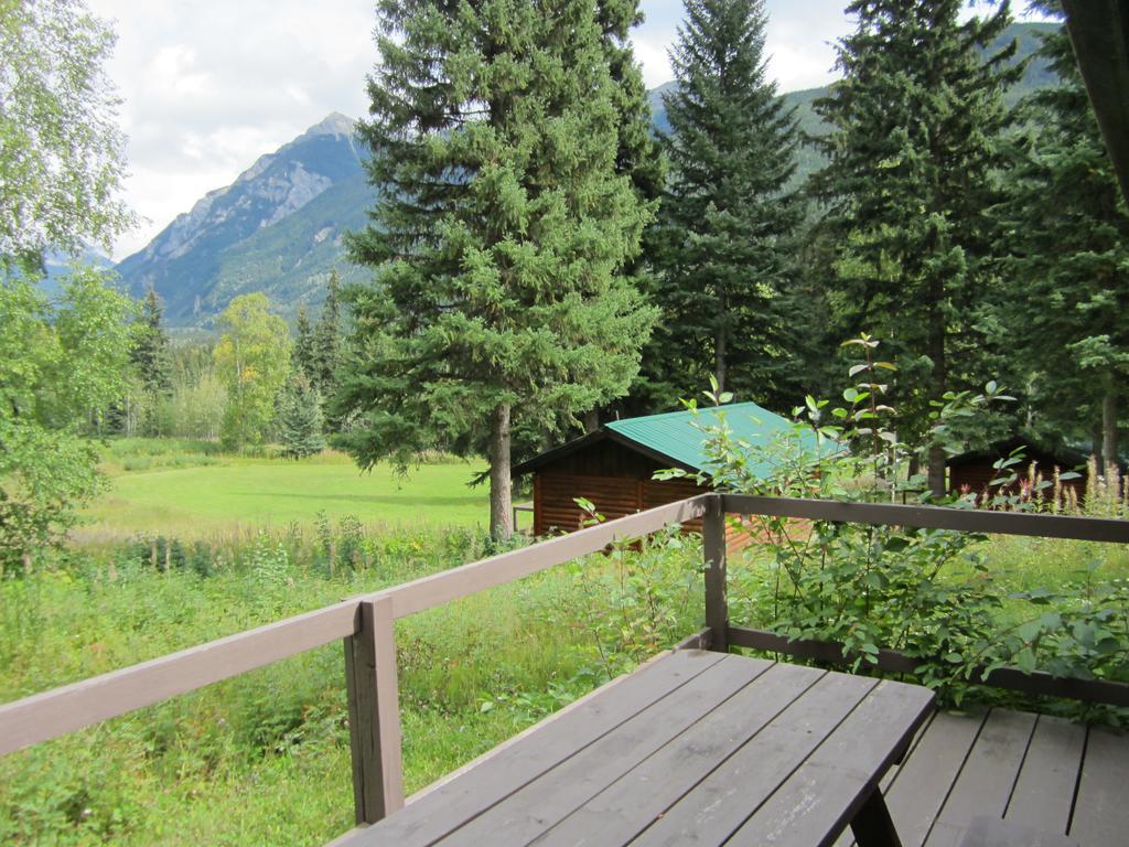 Mount Robson Lodge Екстер'єр фото